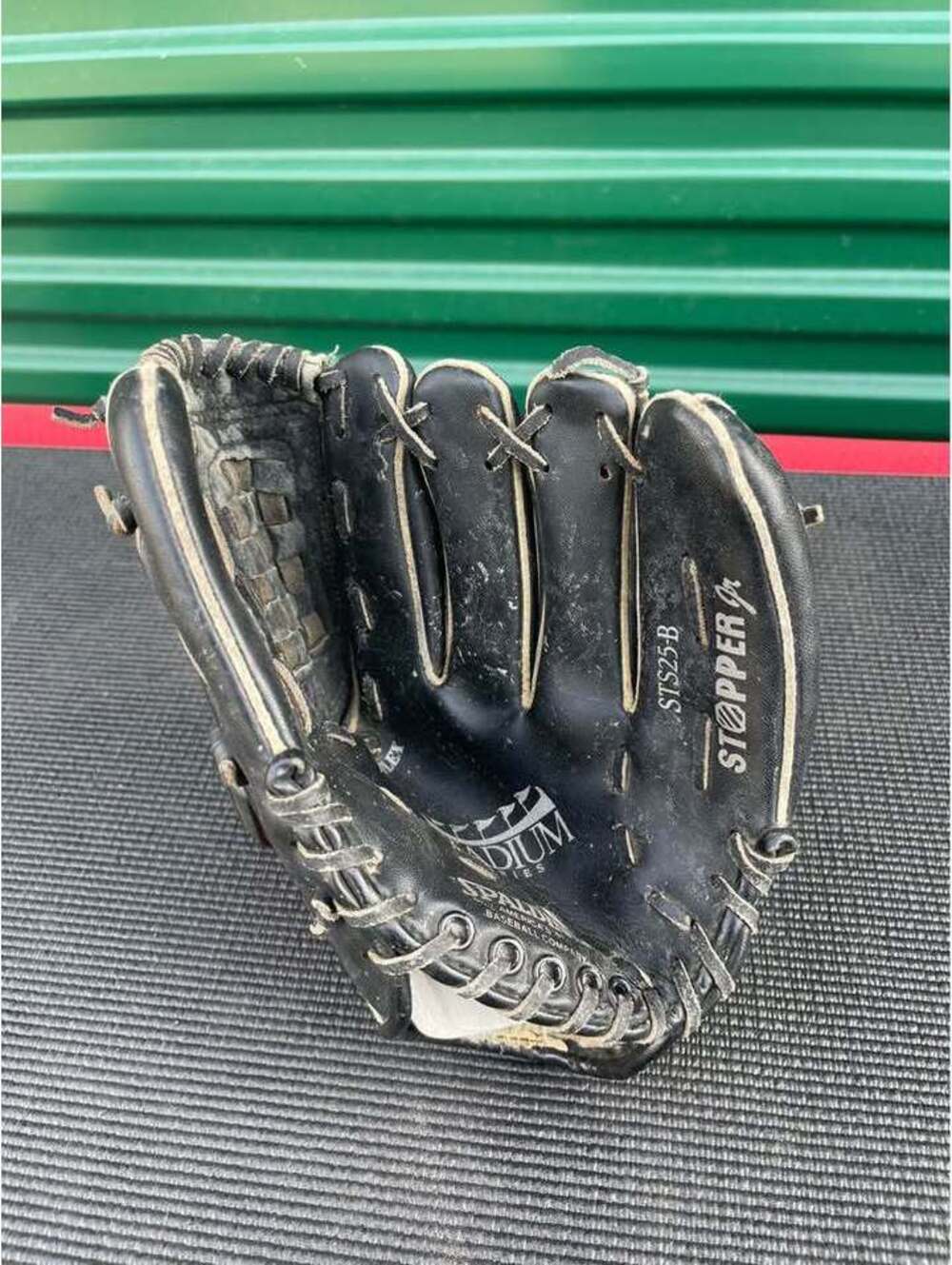 Spalding Stopper Jr. STS25-B Baseball Glove